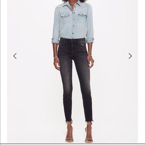 Mother Looker Ankle Fray Night Hawk Size 27